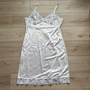 Elegant White Lace Trim Nightgown